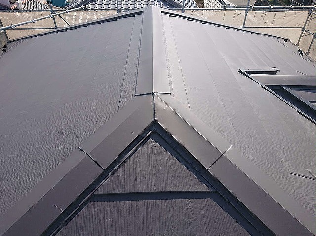 棟板金施工後の屋根